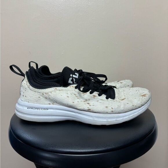 SALE! Unisex Cream APL Calf Hair Sneakers Size 8 EUC - Picture 2 of 5